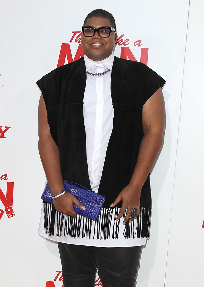 Chiếc clutch size nhỏ, da cá sấu 