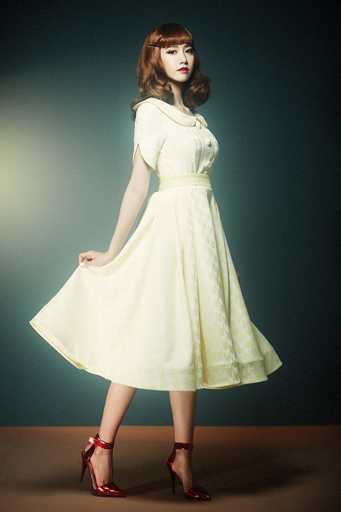 Bộ ảnh quảng bá Lion Heart mang đậm không khí cổ điển, vintage của thời trang thập niên 50, 60. Tám cô gái hóa thân thành những quý cô nữ tính, sang trọng. 