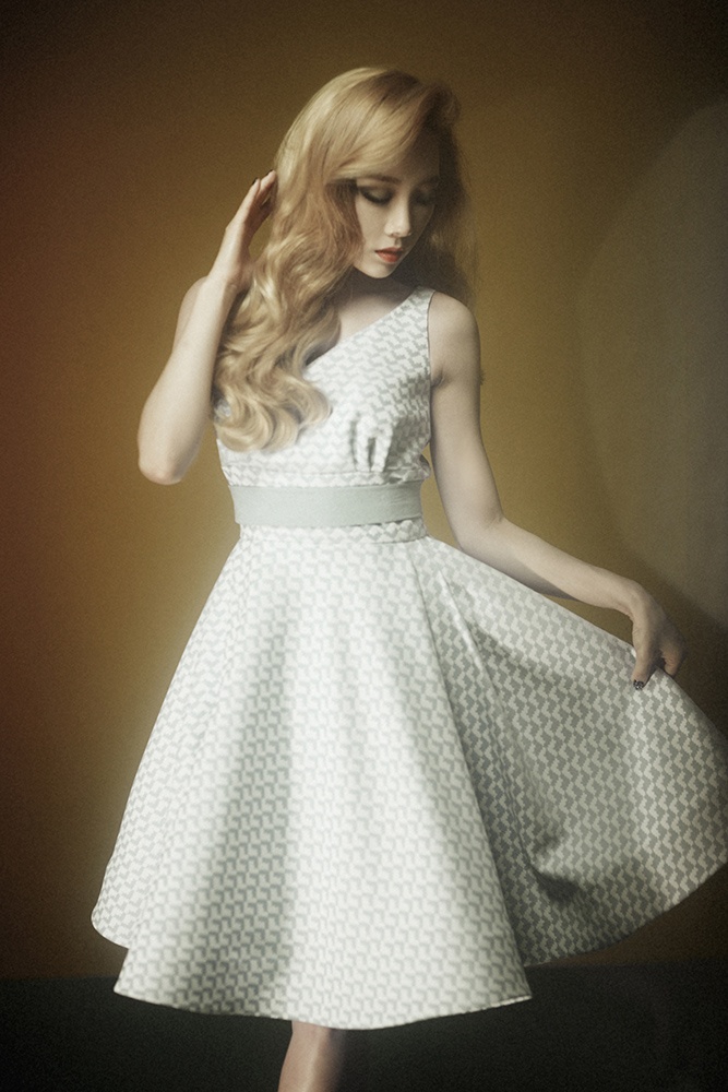 Đầu tháng 7, SNSD đã càn quét bảng xếp hạng qua đĩa đơn mở màn Party. Hình ảnh mới của Lion Heart hoàn toàn đối lập với phong cách hiện đại, trẻ trung của Party.