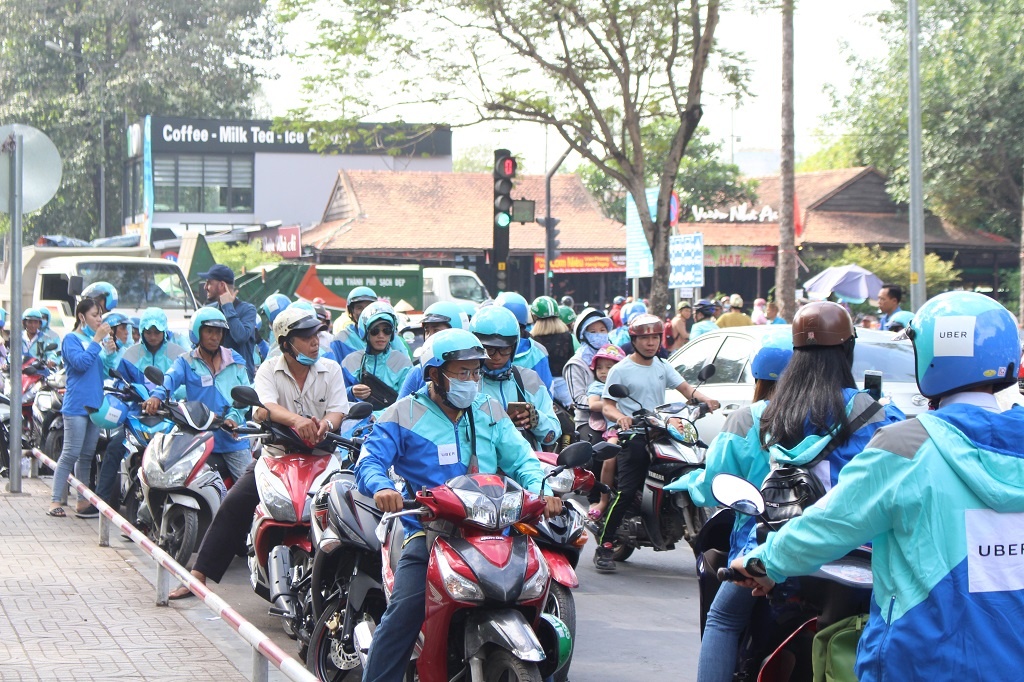 Uber ngung hoat dong,  ung dung uber ngung hoat dong,  tai xe bat luc nhin ung dung Uber khong hoat dong,  khong Uber tu lai xe den co quan anh 3