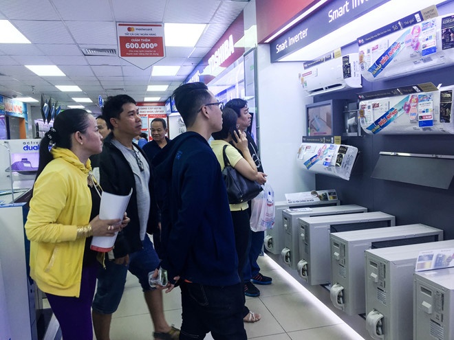 Gia 'tren troi duoi dat', nguoi Sai Gon van thue may lanh mua nong hinh anh