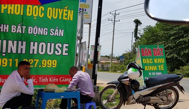 Sot dat Van Phong, lanh dao dia phuong noi chi ben mua - ban biet hinh anh