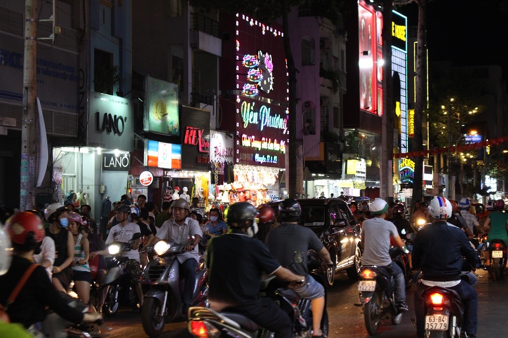 pho thoi trang,  quan 5,  pho thoi trang khong de hang hoa tran xuong duong,  chuyen kinh doanh,  quan ao,  duong nguyen trai anh 1