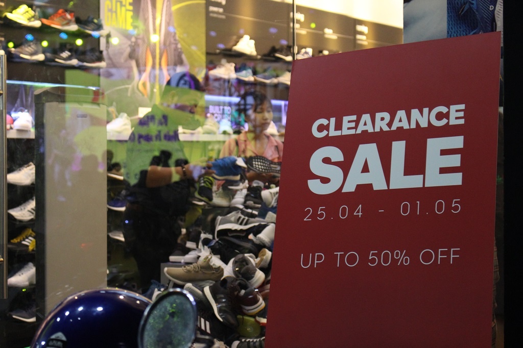 Sau pho vang bac, TP.HCM co pho thoi trang o quan 5 hinh anh