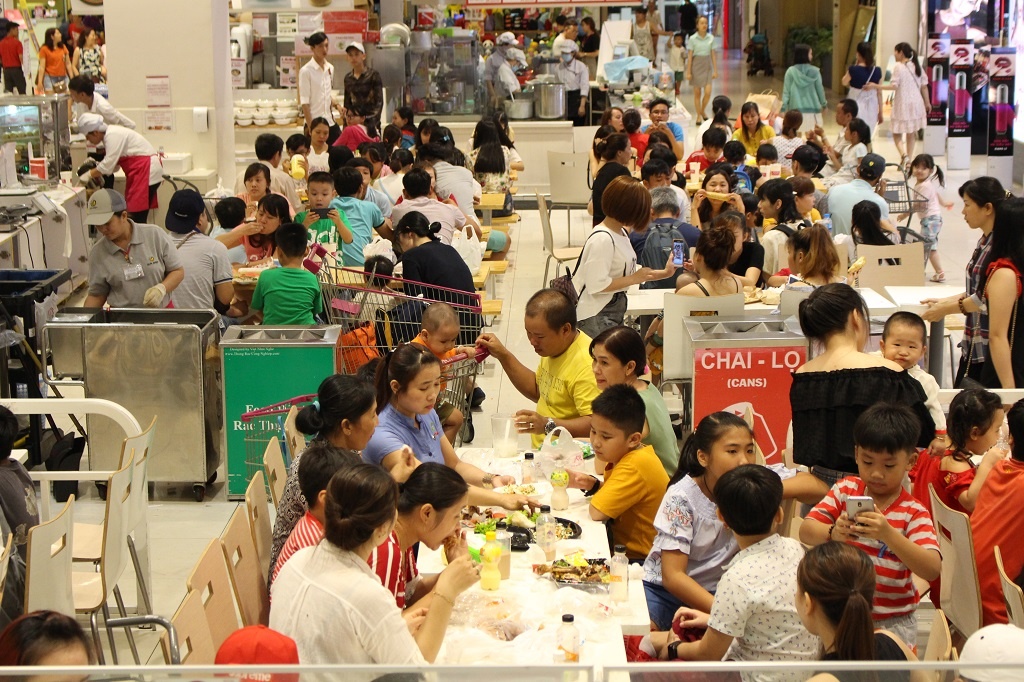 khu vui choi mua sam Sai Gon dong duc le 30/4 anh 1