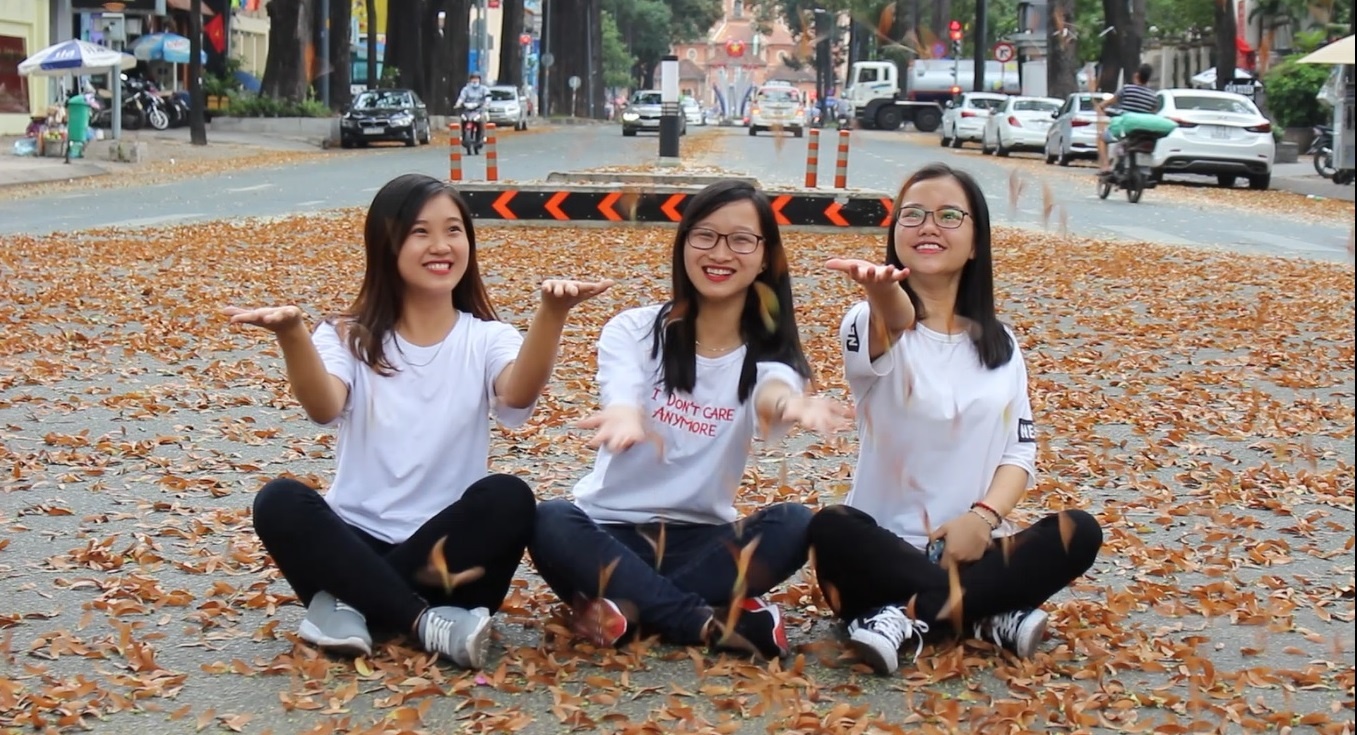 Nguoi Sai Gon hao hung voi 'mua' qua cho ngap duong pho dip nghi le hinh anh