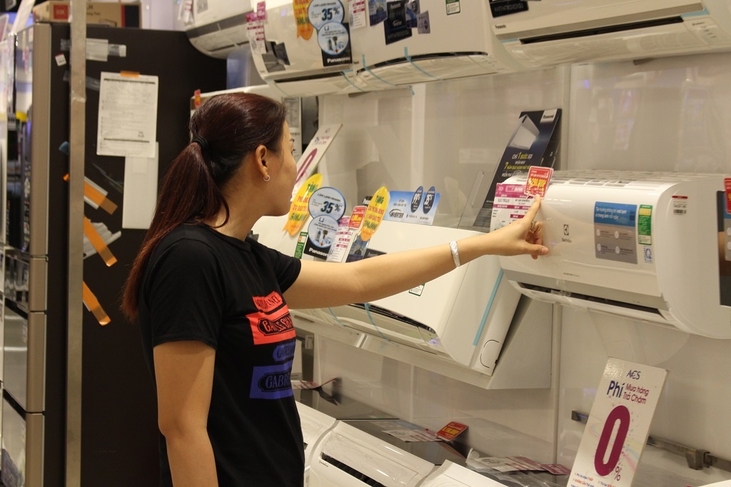 nang nong keo dai,  thi truong dien lanh,  nguoi Sai Gon do xo mua hang dien lanh mua nang nong,  may lanh,  may quat anh 1