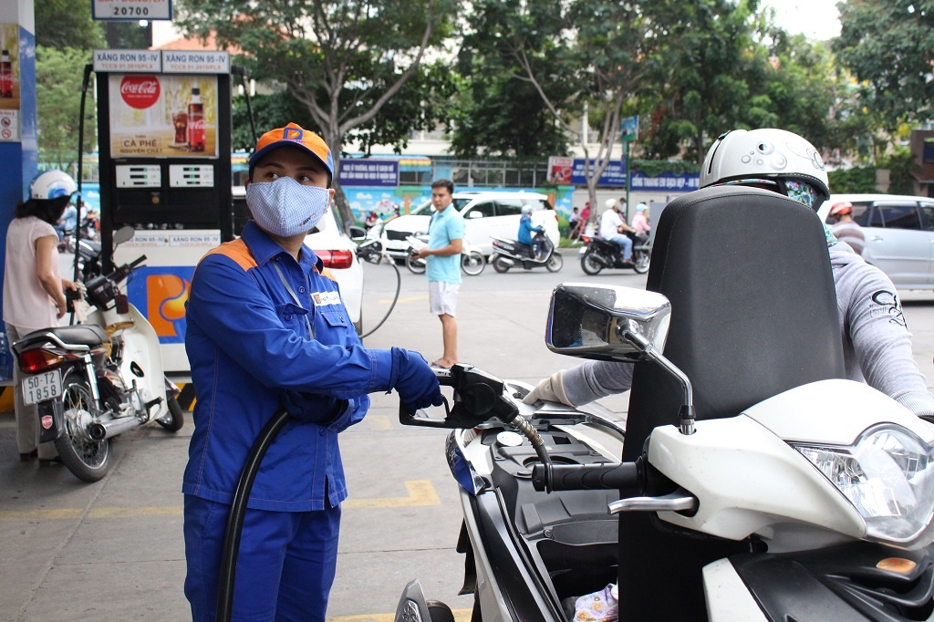 Do mat moi tim thay nguoi do xang E5 hinh anh