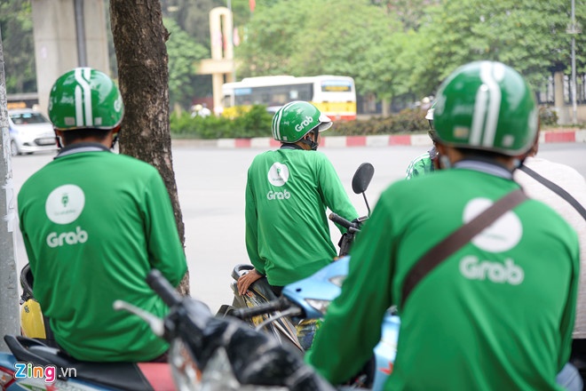 CEO Grab Viet Nam Jerry Lim,  hau thau tom Uber,  tang gia,  chat luong tai xe giam,  ra mat dich vu GrabFood,  dich vu giao nhan thuc an anh 1