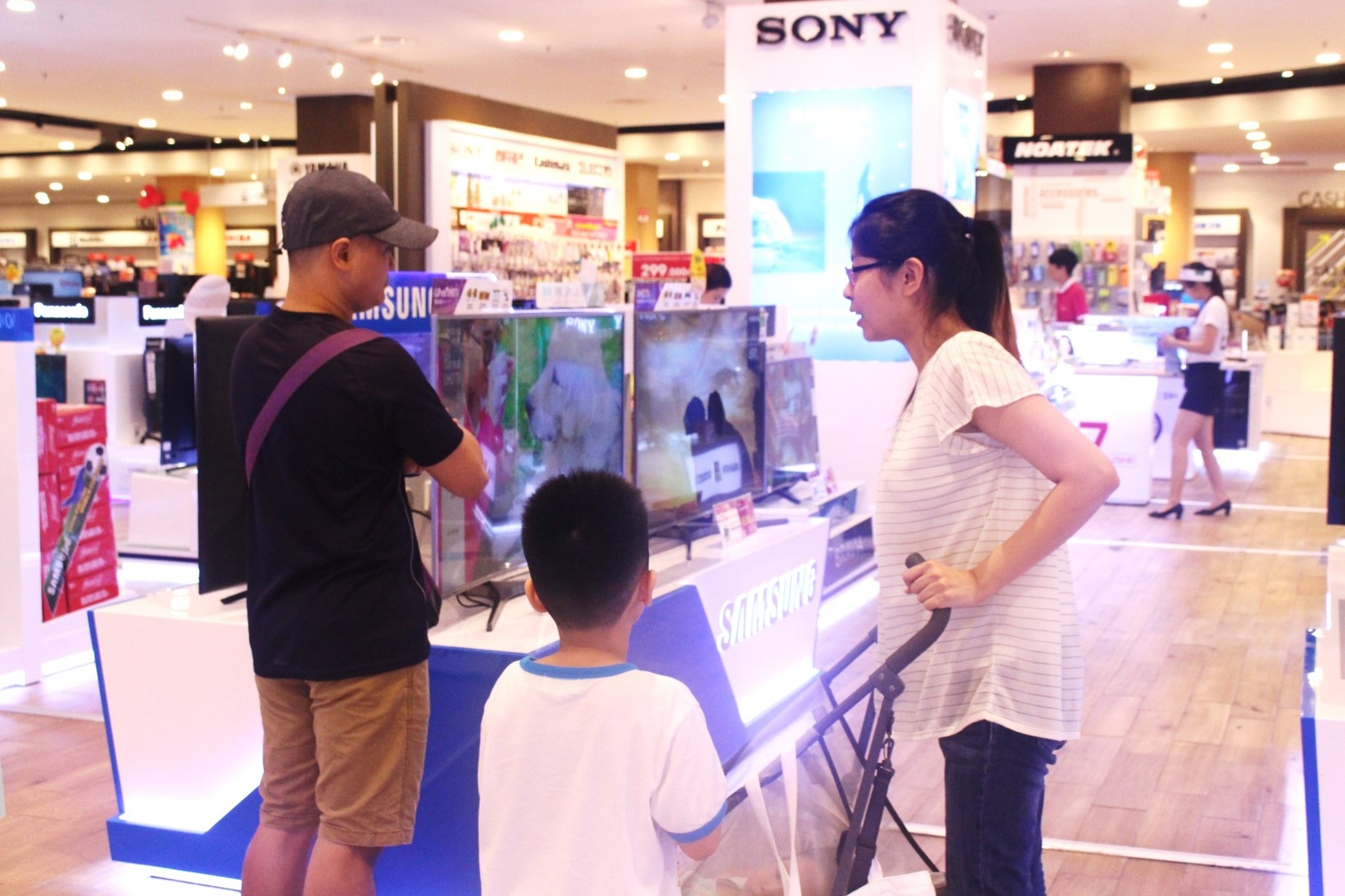 khach hang so bi doi no kieu xa hoi den,  vay tinh dung mua TV mua World Cup anh 1