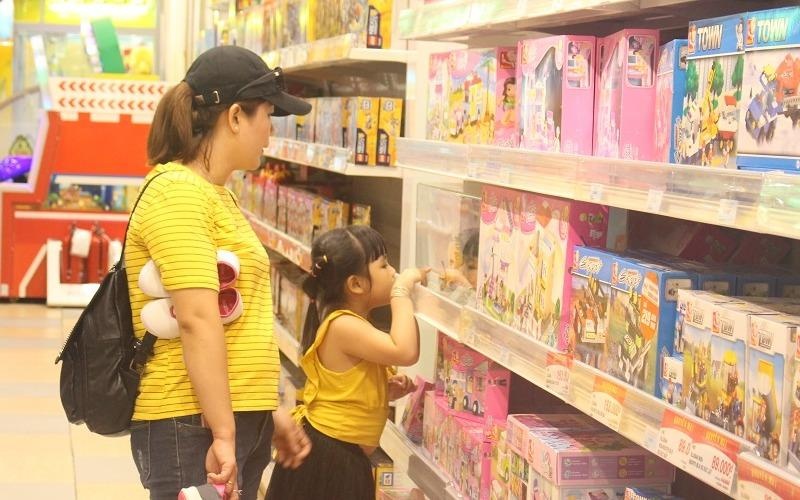 Phu huynh 'san lung' do choi bac trieu cho tre ngay Quoc te Thieu nhi hinh anh