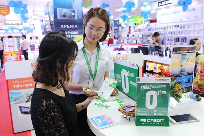 Khach hang cua FE Credit: 'Vay mot lan va ton toi gia' hinh anh