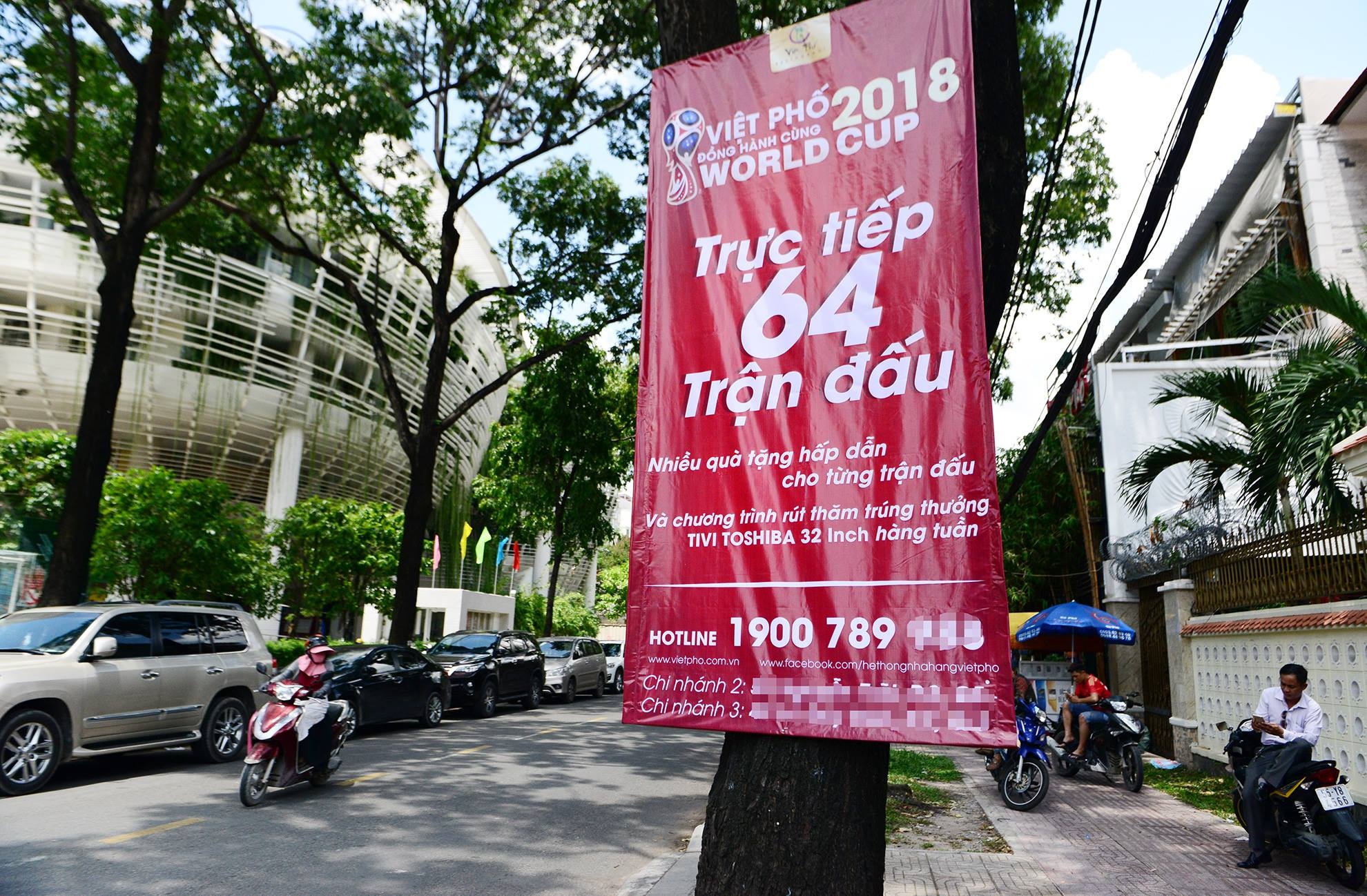 Quan xa, cua hang o Sai Gon 'thay ao World Cup' mong tang doanh thu hinh anh