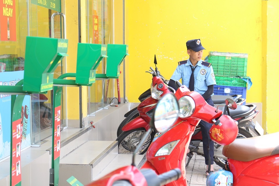 Robot giu xe tai cua hang tien loi anh 11