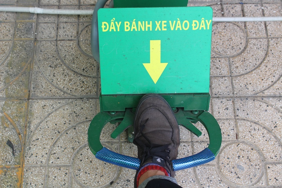 Robot giu xe tai cua hang tien loi anh 13