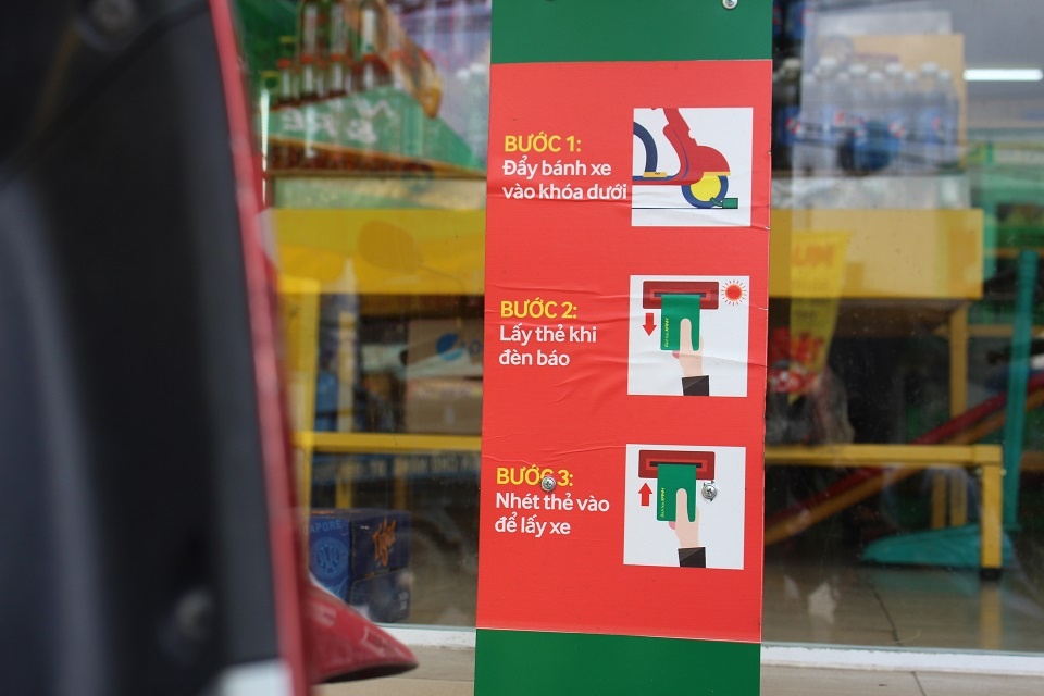 Robot giu xe tai cua hang tien loi anh 4