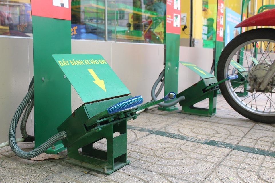 Robot giu xe tai cua hang tien loi anh 8