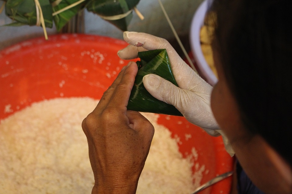 Hem banh u chay hang truoc Tet Doan Ngo anh 10