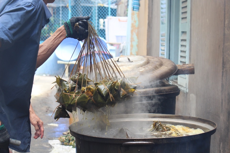 Hem banh u chay hang truoc Tet Doan Ngo anh 13