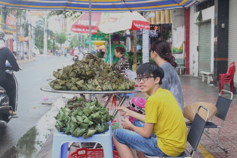 Hem banh u chay hang truoc Tet Doan Ngo anh 15