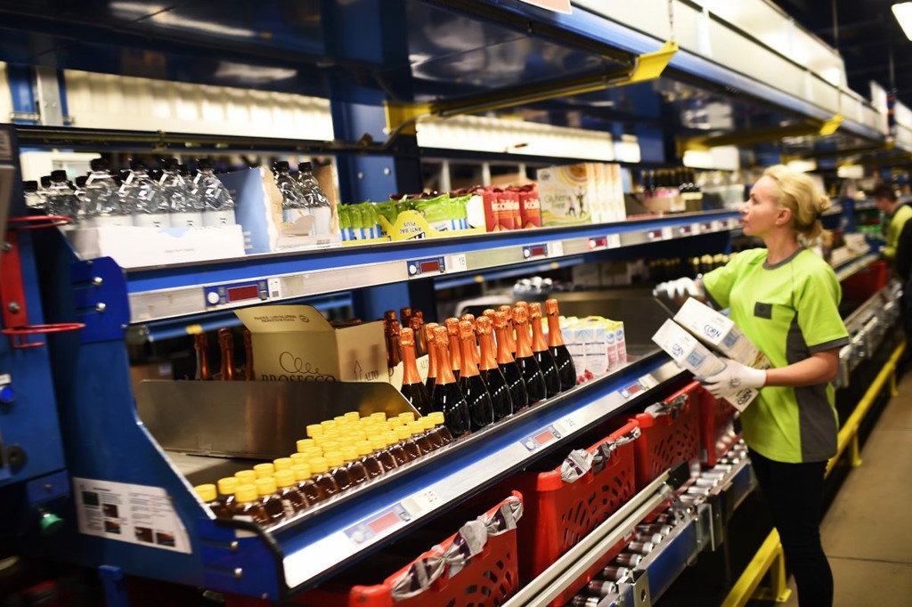 nhân công bị bóc lột ảnh 1 nhan cong bi boc lot anh 1