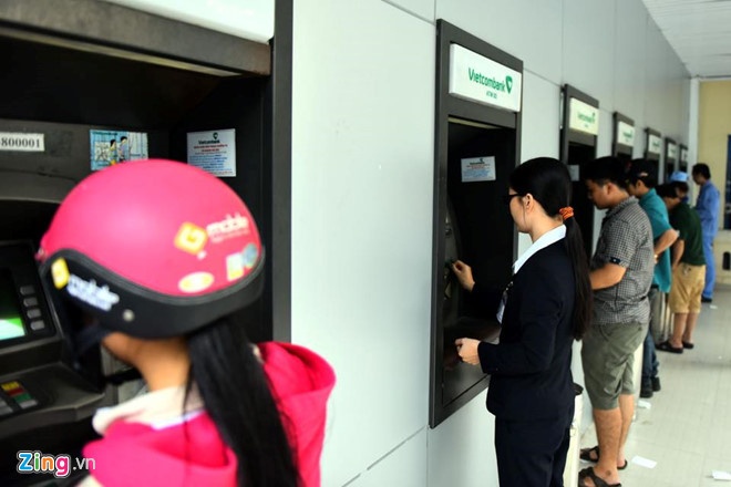 Cuc Canh tranh yeu cau ngan hang bao cao viec tang phi rut tien ATM hinh anh