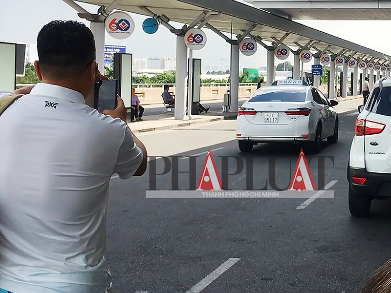 taxi du gio chieu tro trao 500.000 dong cua khach anh 2