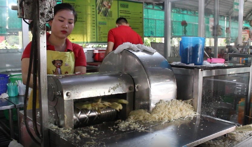 Quan nuoc mia binh dan ngoai thanh TP.HCM ban hon 1.000 ly moi ngay hinh anh