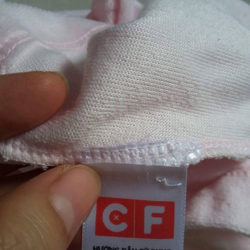 Khach hang doi kien Con Cung ra toa vi nghi trao nhan mac anh 1