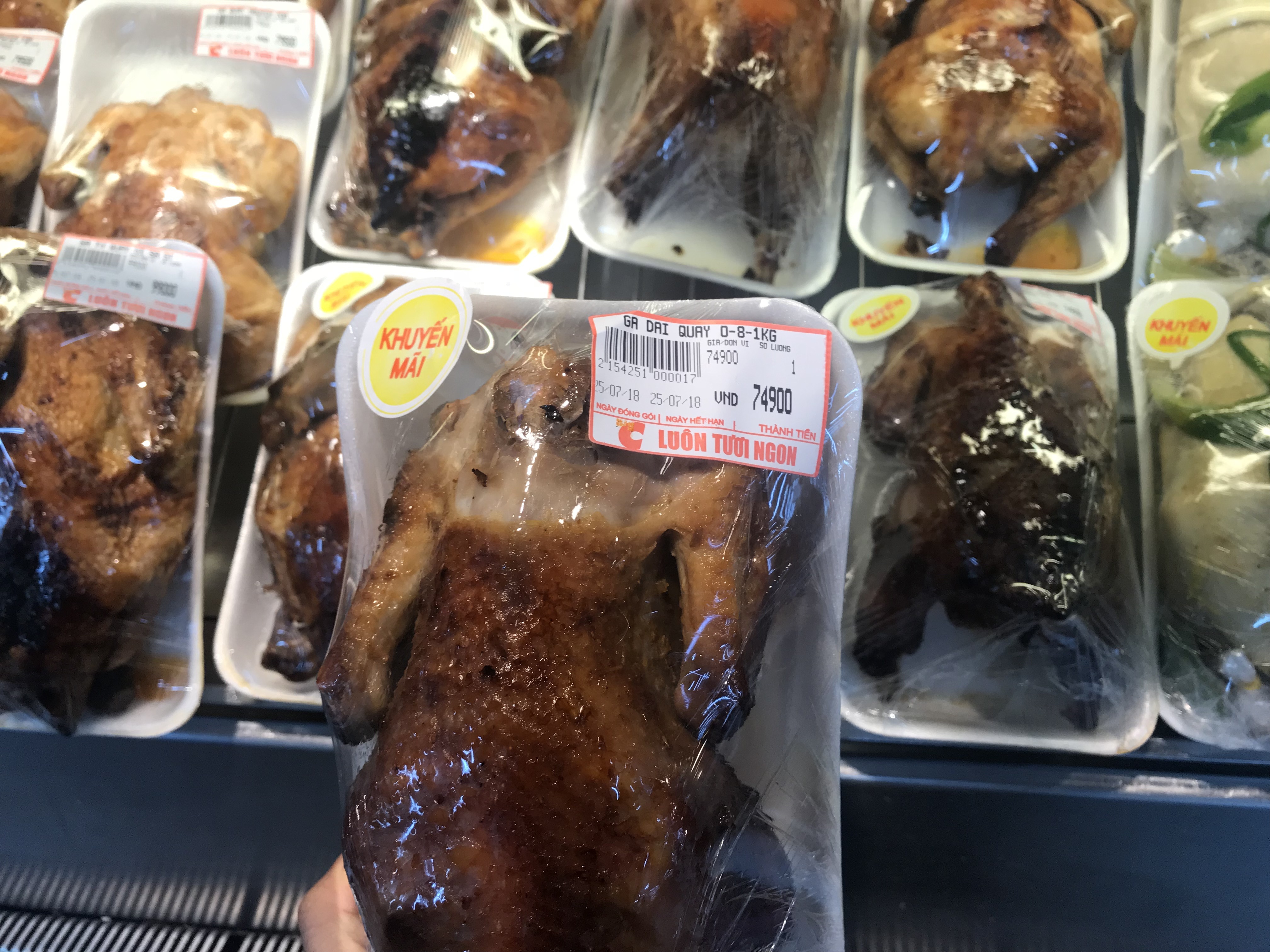 Ga dai khong dau, khong noi tang van ban binh thuong o sieu thi hinh anh