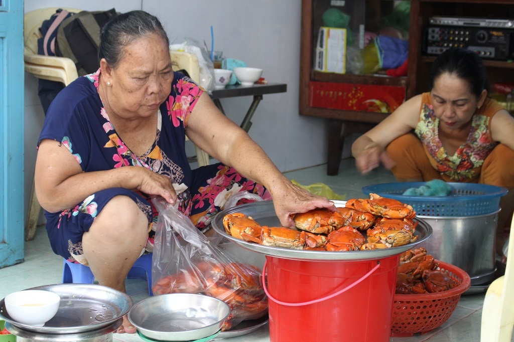 Ba cu ban gan 30 kg cua hap trong tich tac o hem Sai Gon anh 4