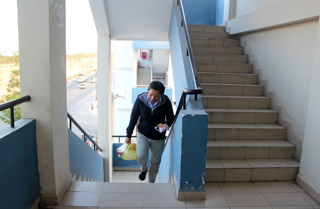 Canh bao thieu can ho binh dan, thua nha o cao cap tai TP.HCM hinh anh