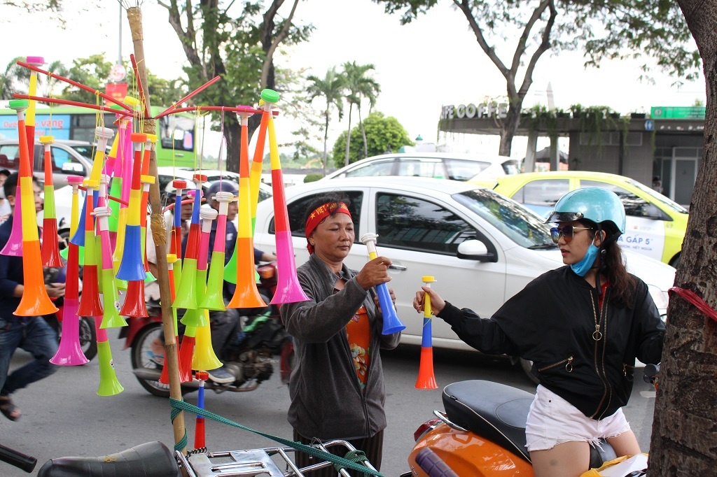 Ngay dau nghi le,  nguoi Sai Gon keo nhau vao trung tam thuong mai anh 3