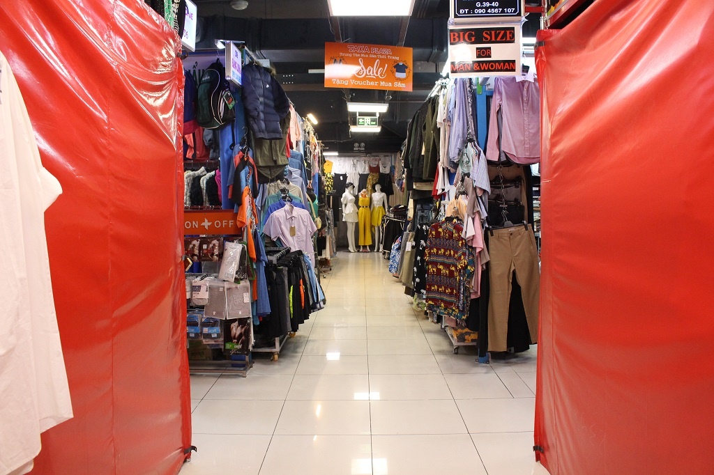 Tieu thuong cho duoi long dat cong vien 23/9 lo phai dong cua,  tra mat bang anh 5