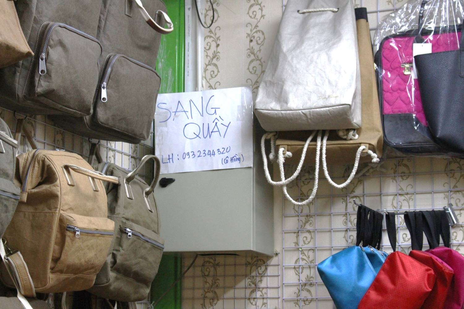 Tiểu thương chợ dưới lòng đất công viên 23/9 lo phải đóng cửa, trả mặt bằng ảnh 3 Tieu thuong cho duoi long dat cong vien 23/9 lo phai dong cua, tra mat bang anh 3