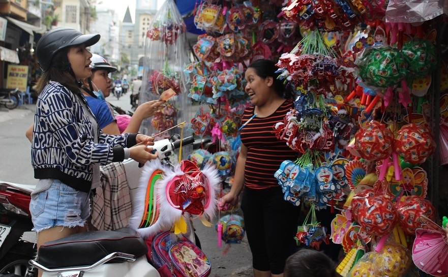 Long den truyen thong thang long den Trung Quoc,  lang nghe lam long den dau dau vi thieu nguyen lieu san xuat anh 1