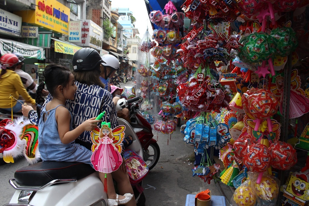 Long den truyen thong thang long den Trung Quoc,  lang nghe lam long den dau dau vi thieu nguyen lieu san xuat anh 2