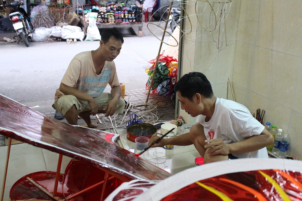 Noi buon cua nhung nghe nhan khi hang nghin chiec long den khong ai mua,  Long den Phu Binh o Sai Gon can Trung thu anh 9