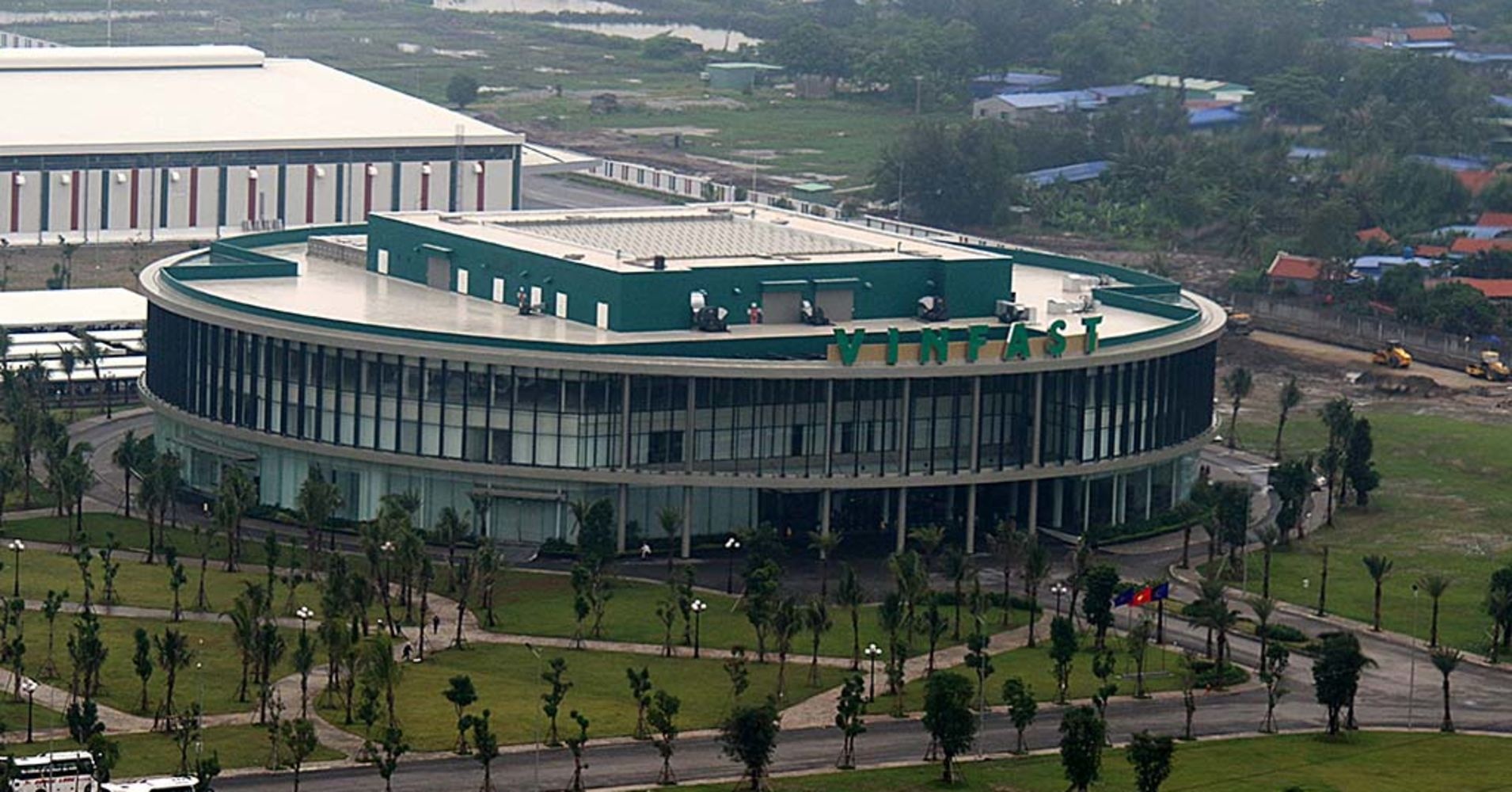 Bao My viet ve giac mo oto Viet Nam cua ong Pham Nhat Vuong hinh anh