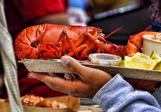 Nguoi Viet chi tien trieu de 'an thu' tom hum My ngay cang nhieu hinh anh