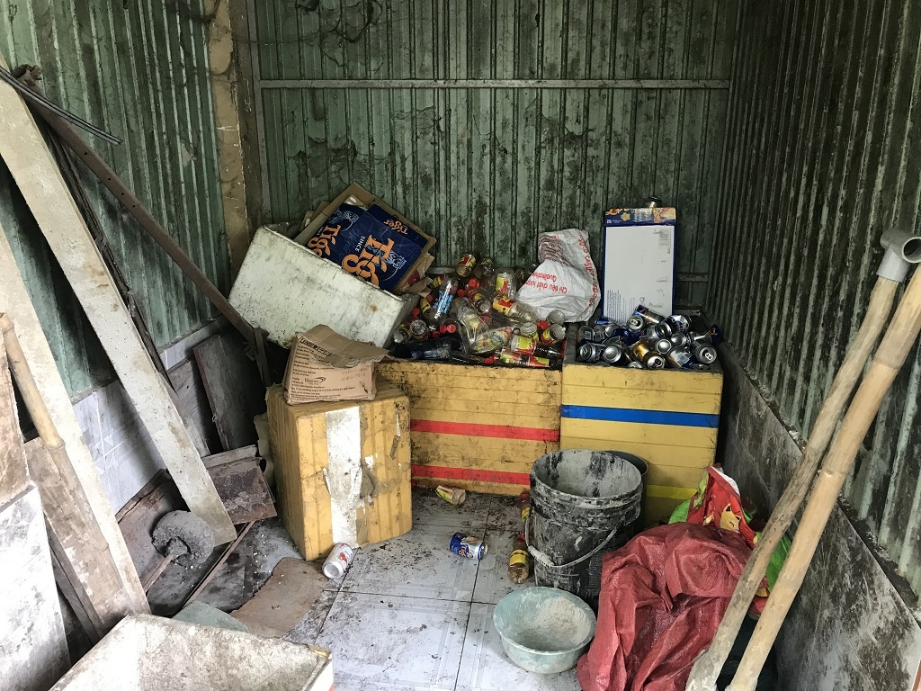 Canh do nat ben trong ngoi cho tien ty o TP.HCM,  cho tien ty bo hoang o TP.HCM anh 9