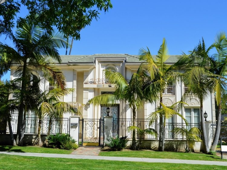 My hien co bao nhieu trieu phu va ho co dac trung gi anh 8