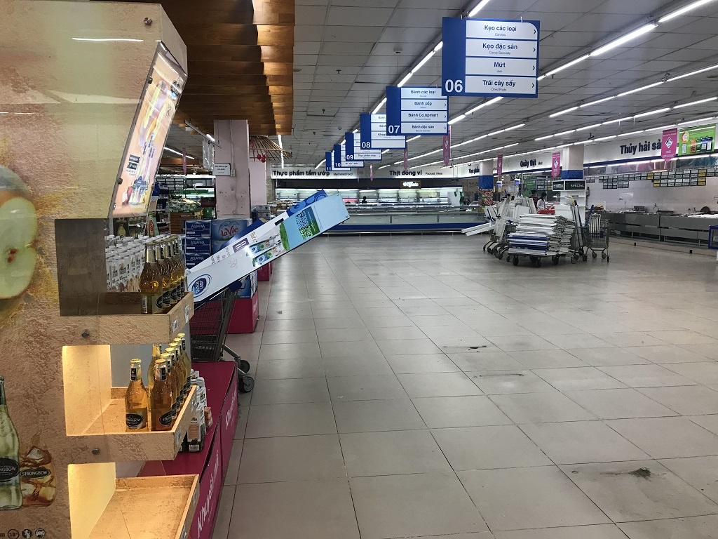 Người dân TP.HCM bất ngờ khi siêu thị Co.opmart Đinh Tiên Hoàng sắp đóng cửa ảnh 1 Nguoi dan TP.HCM bat ngo khi sieu thi Co.opmart Dinh Tien Hoang sap dong cua anh 1