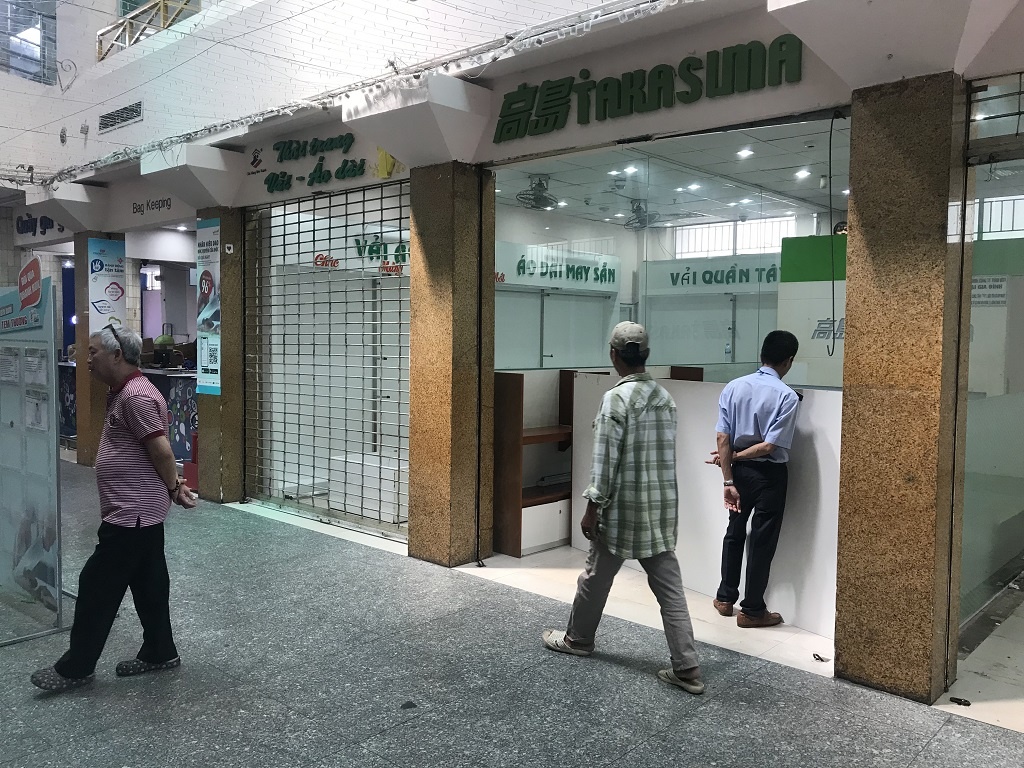 Người dân TP.HCM bất ngờ khi siêu thị Co.opmart Đinh Tiên Hoàng sắp đóng cửa ảnh 3 Nguoi dan TP.HCM bat ngo khi sieu thi Co.opmart Dinh Tien Hoang sap dong cua anh 3