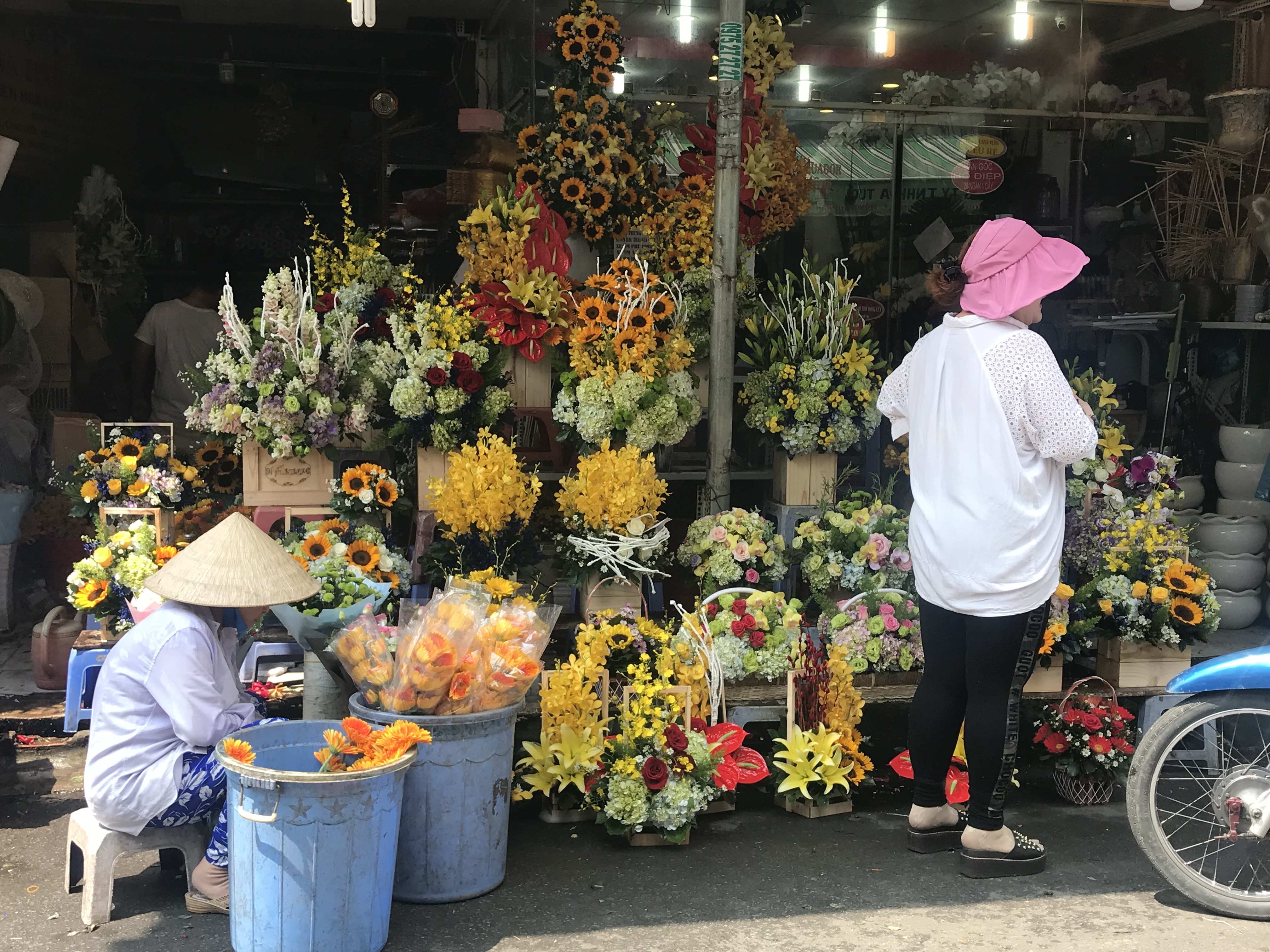 Cận lễ 20/10, giá hoa hồng tại chợ sỉ tăng gấp đôi, dự kiến tăng nữa ảnh 2 Can le 20/10, gia hoa hong tai cho si tang gap doi, du kien tang nua anh 2