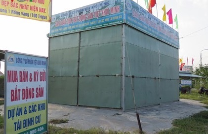 Canh giac voi bay cua 'co' bat dong san hinh anh