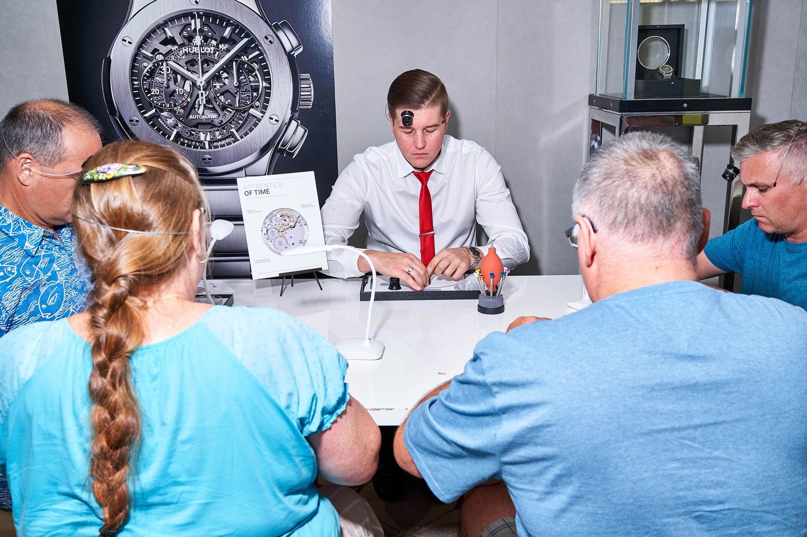 Ben trong con tau ban hang hieu tren bien cua LVMH co gi? Tau ban hang hieu cua LVMH anh 4