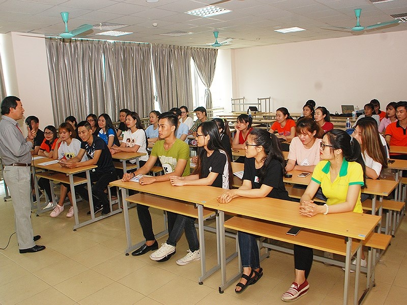 Hang nghin sep cong ty du lich phai… cap sach den truong hinh anh