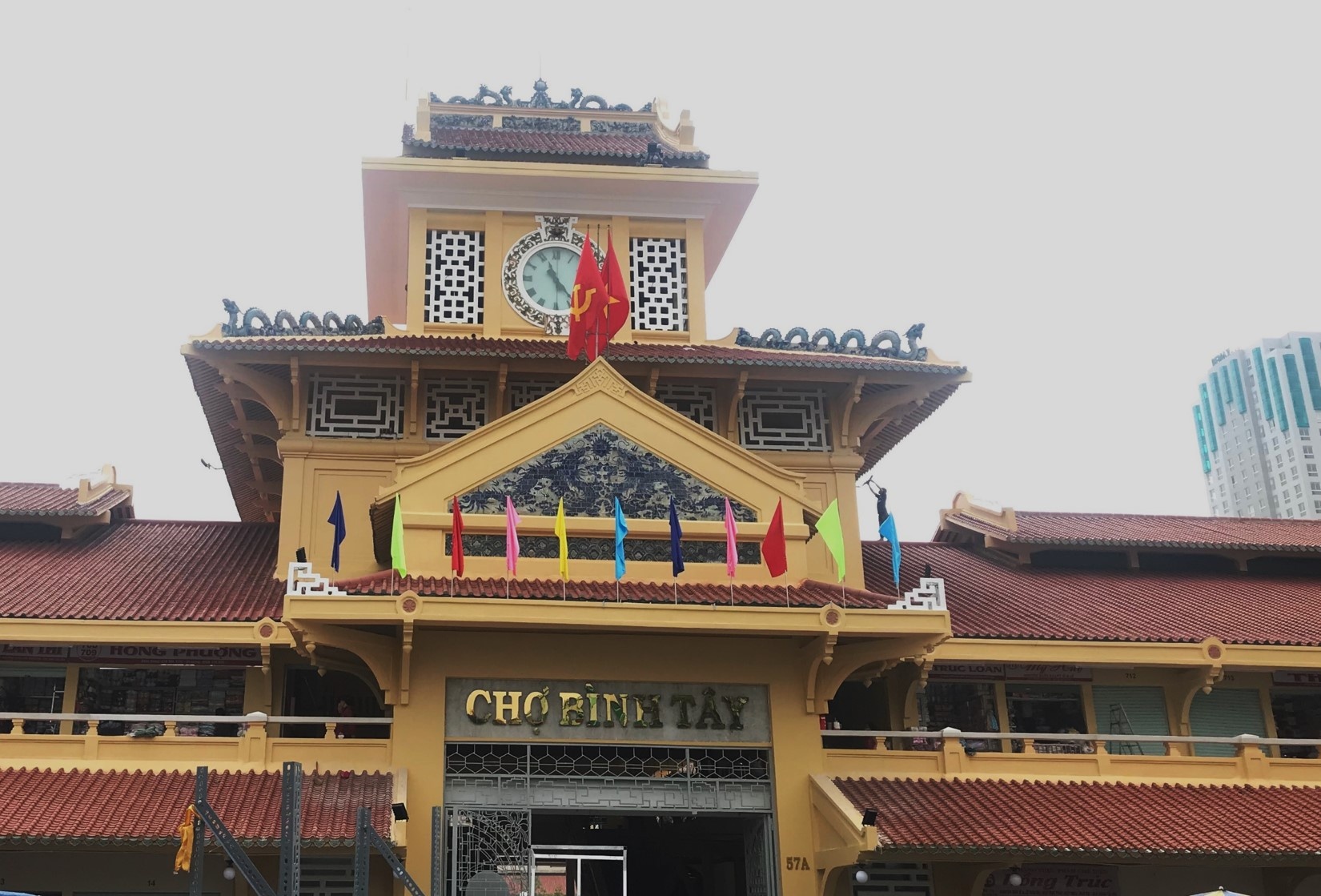 Hon 1.000 tieu thuong quay lai ban hang tai cho Binh Tay hinh anh