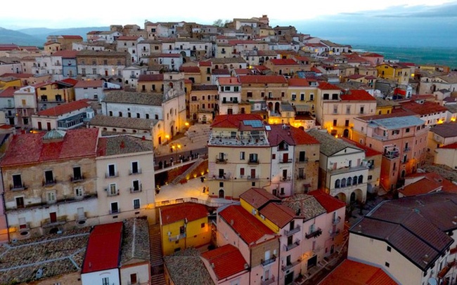 10 thanh pho tai My,  Canada,  Italy cho tien,  tang dat de dan den song anh 9